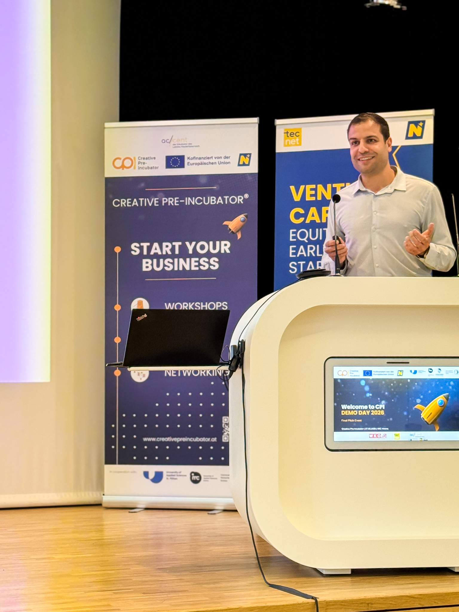 Akbar Karimi bei der Präsentation am Creative Pre-Incubator Demo Day
